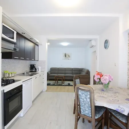 Iva アパート ザダル