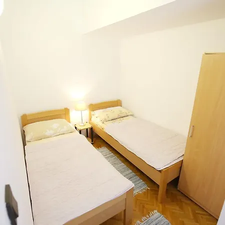 Iva アパート ザダル